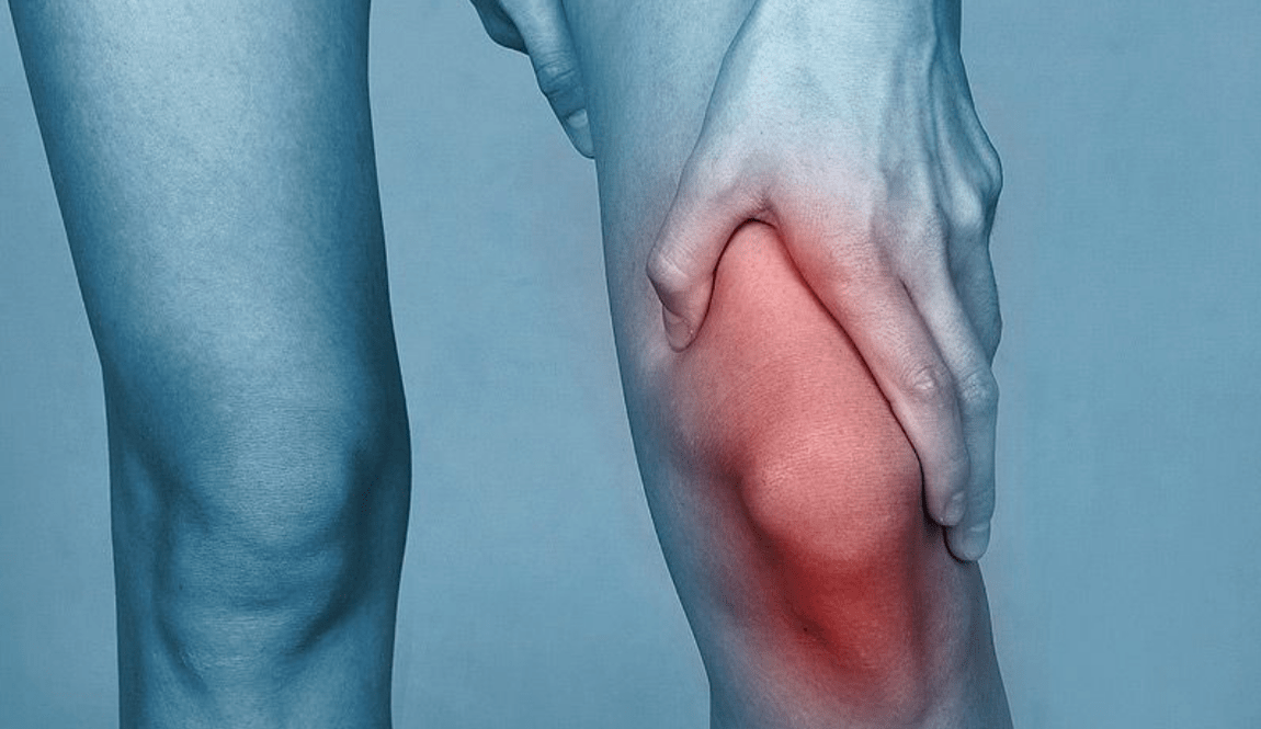 dolor en la articulación de la rodilla debido a artrosis